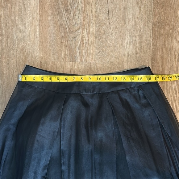 Jacquline Quinn skirt with faux pearl beaded embroidered leaves, size 4 - Picture 10 of 11